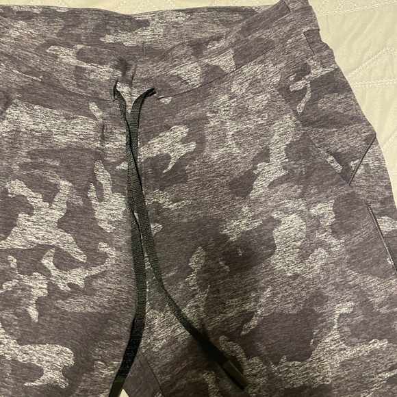 Lululemon gray camo joggers - excellent condition! - Picture 2 of 3